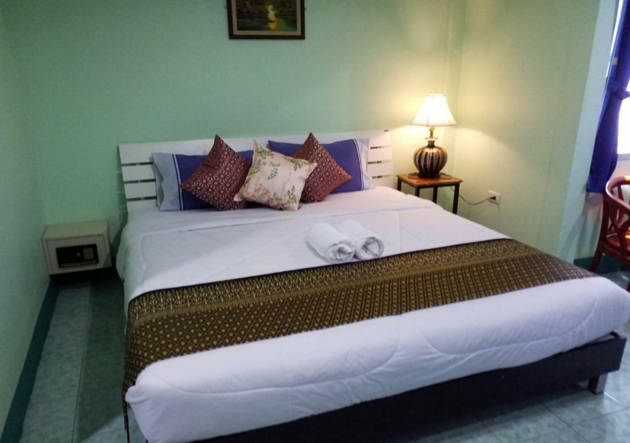 Rung Tawan Hostel หาดกะตะ ภายนอก รูปภาพ